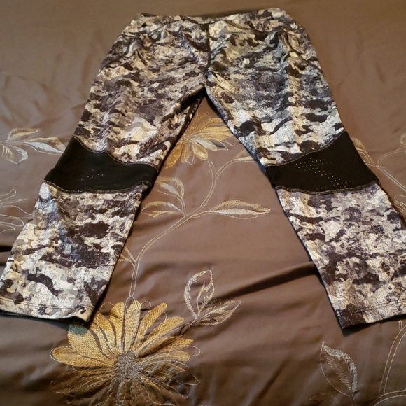 Workout capris - Picture 3 of 3